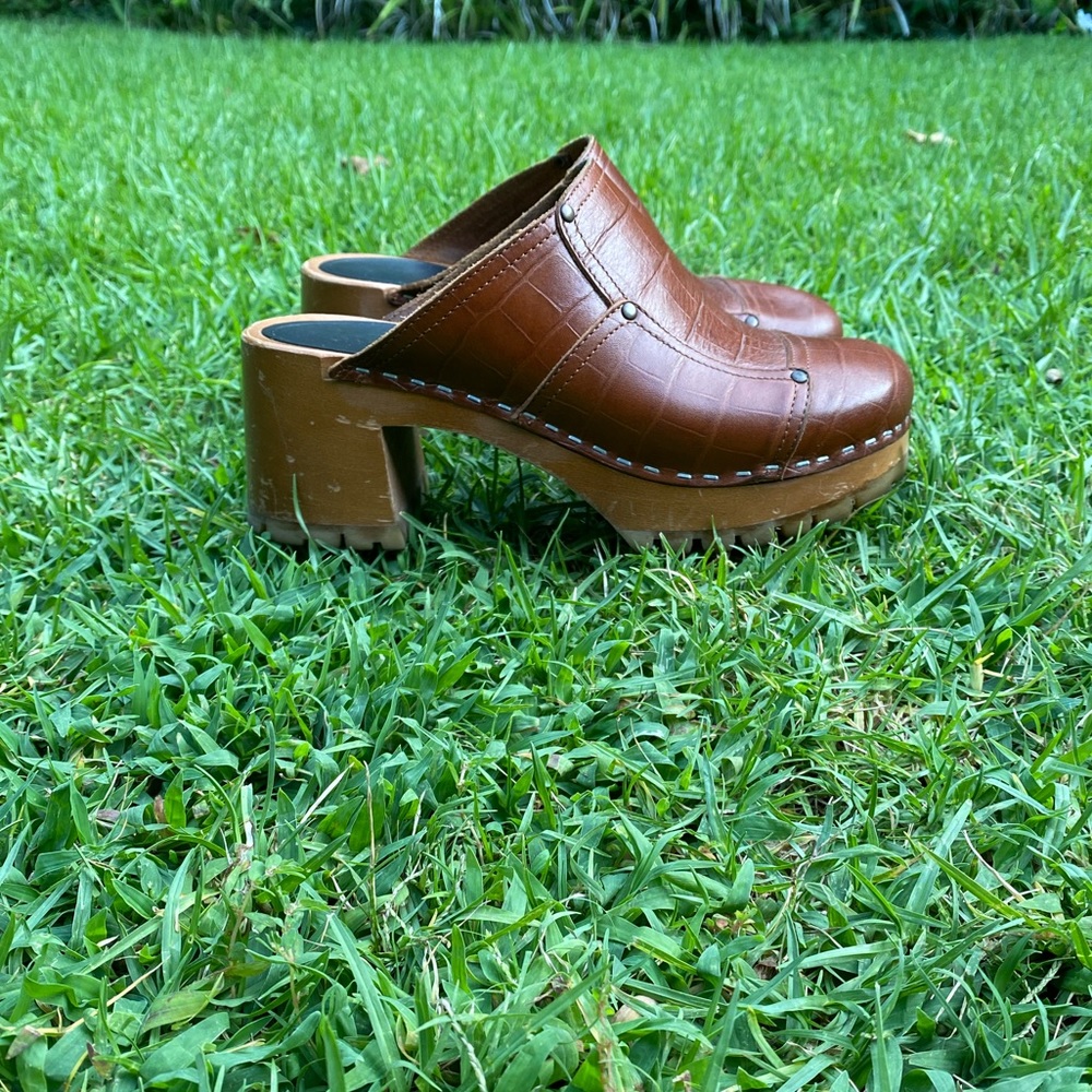 Swedish Hasbeens Sz. 8 US women’s brown alligator platform clog
